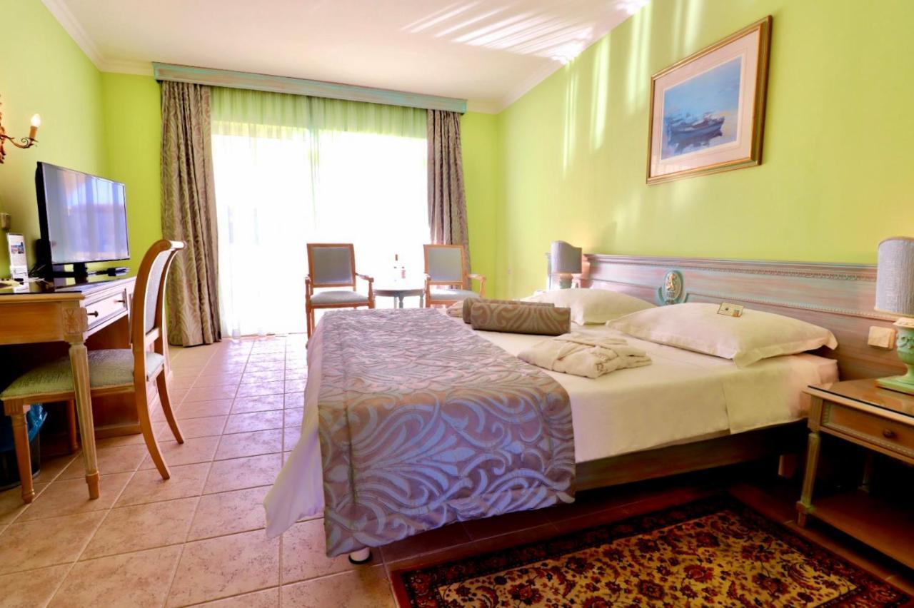 Marina Frapa Resort Rogoznica Eksteriør billede