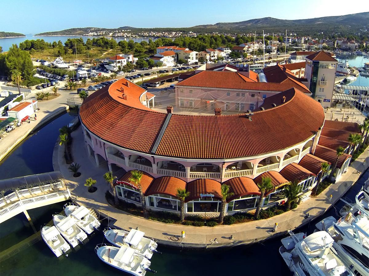 Marina Frapa Resort Rogoznica Eksteriør billede
